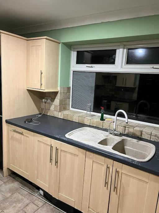 Cheerful 3 Bed House With Free Parking. Nottingham Exterior photo