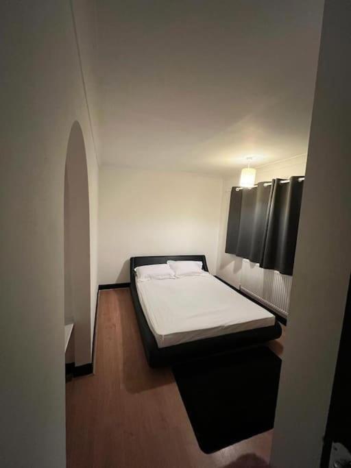 Cheerful 3 Bed House With Free Parking. Nottingham Exterior photo
