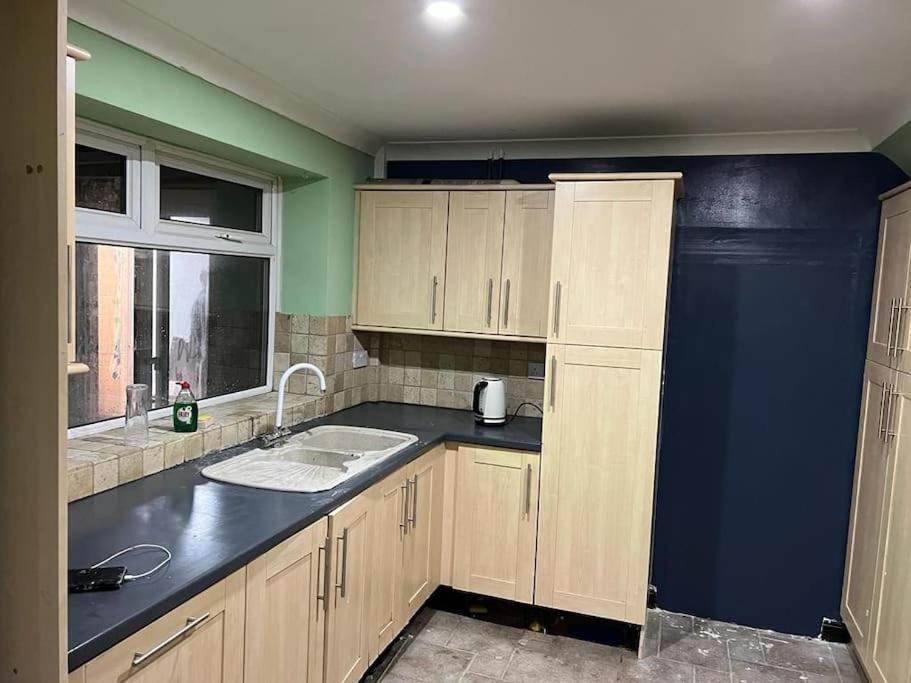Cheerful 3 Bed House With Free Parking. Nottingham Exterior photo