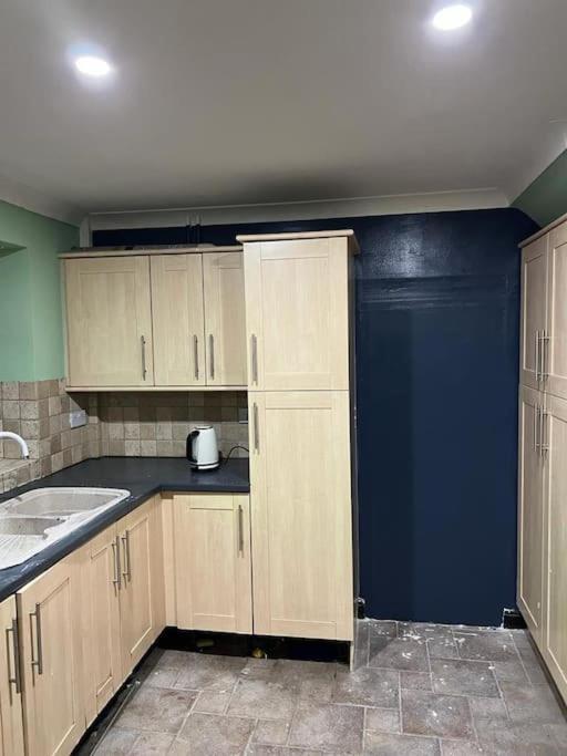 Cheerful 3 Bed House With Free Parking. Nottingham Exterior photo